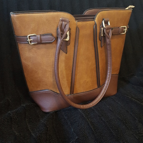 Handbags - Gorgeous 2 toned brown tote